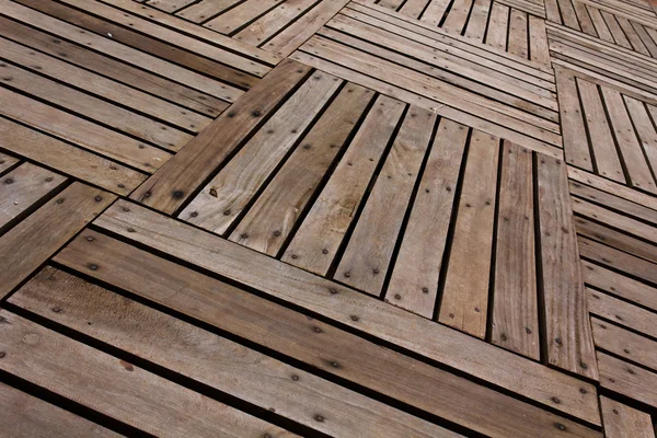 Patrones y texturas de un pavimento de tablones de madera — Foto de Stock