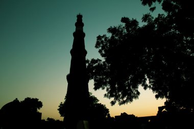 Qutub minar siluet