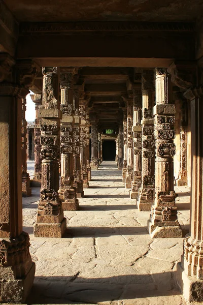 Pillars in qutub minar — Stock Photo, Image