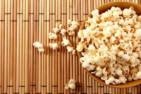 Popcorn in der Schüssel — Stockfoto