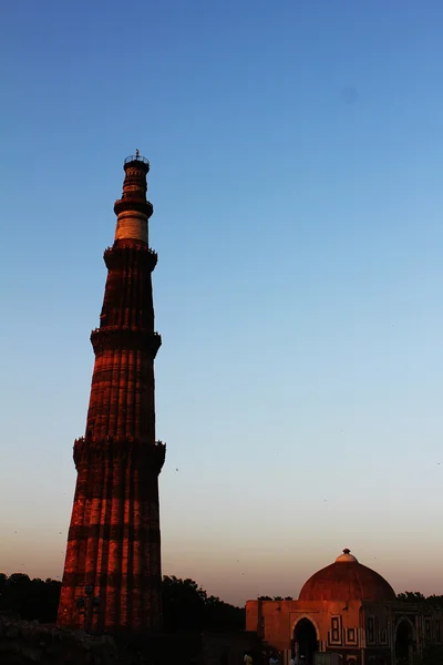 Το Qutub minar στο ηλιοβασίλεμα — Φωτογραφία Αρχείου