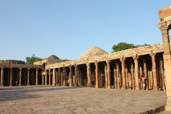 Qutub minars pillars — Stock Photo, Image