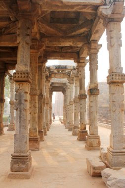 qutub minar ayağı