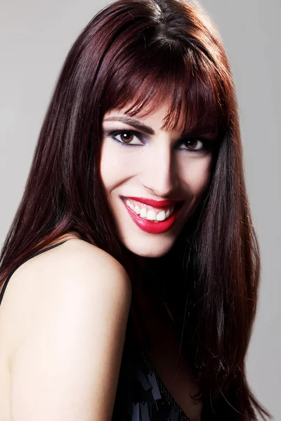 Attractive brunette model smiling — Stock Photo, Image