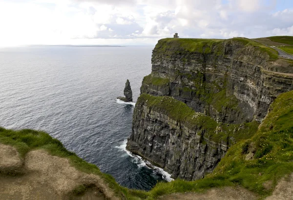 握住莫赫悬崖的在爱尔兰的视图 — 图库照片