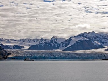 Glacier Bay Fjord: rivers of ice clipart