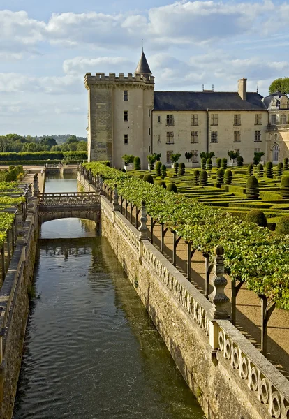 Castello, canale e giardino Valencay — Foto Stock