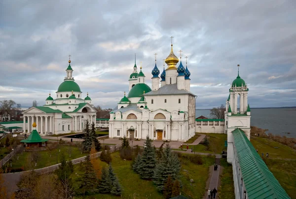 Territory of Monastery of St Jacob (Rostov) in autumn — Stock Photo, Image