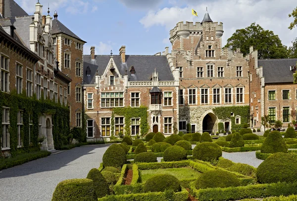 Внутрішній дворик замку Gaasbeek — стокове фото