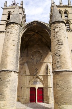 Saint pierre katedral girişinde