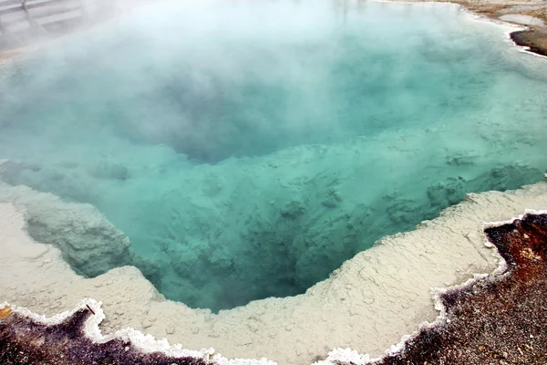 Mud Volcano Pool area in Yellowstone National Park — Stock Photo, Image
