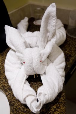 bir tavşan gibi katlanmış havlu