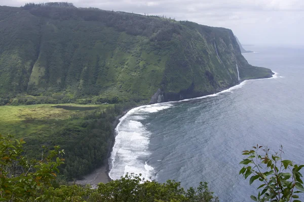 Ομιχλώδη ακτογραμμή του το μεγάλο νησί της Χαβάης — Φωτογραφία Αρχείου