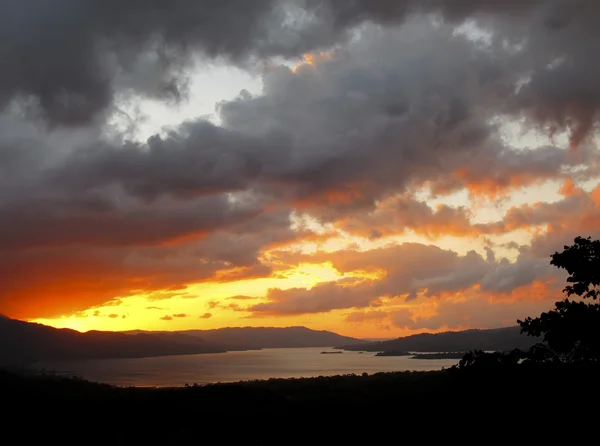 Pôr do sol em Arenal Lago Costa Rica — Fotografia de Stock