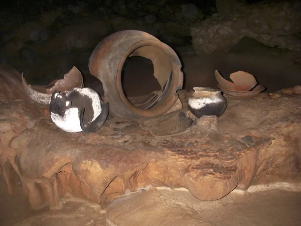 Töpfe in der Höhle in Belize Stockbild