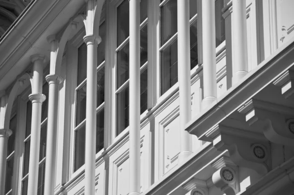Arcos de ventana en blanco y negro —  Fotos de Stock