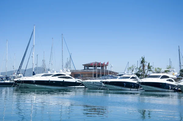 A line of cruisers berthed in Gibraltar marina — Stock Photo, Image