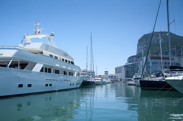 Entrando en el puerto deportivo de Gibraltar — Foto de Stock