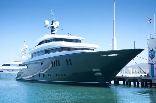 Un super yacht amarré à Gibraltar Photos De Stock Libres De Droits