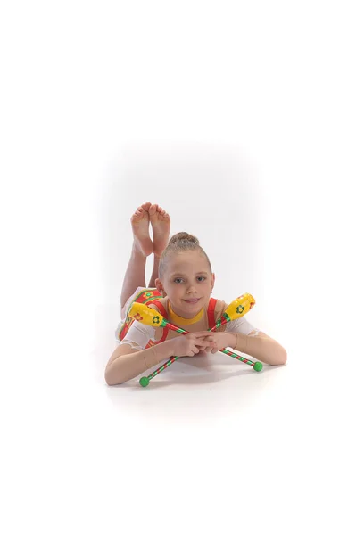 Genç kız jimnastik yapıyor. — Stok fotoğraf
