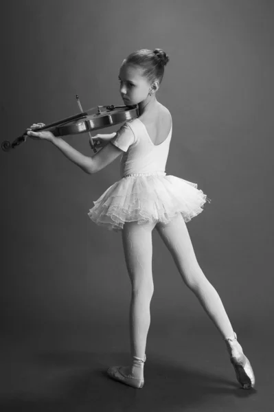 Meisje met viool — Stockfoto