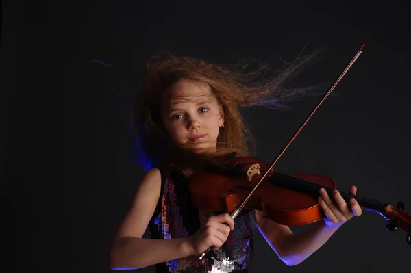Girl playing the violin — Stock Photo, Image