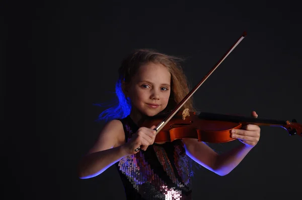 Meisje dat viool speelt — Stockfoto