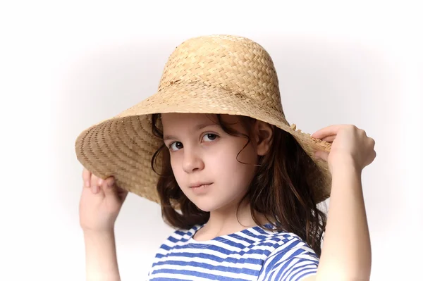 Girl in a straw summer hat — Stock Photo, Image