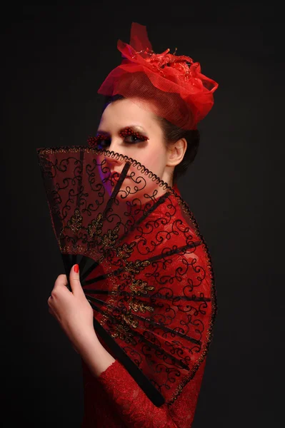 Φλαμένκο χορεύτρια γυναίκα gipsy κόκκινο τριαντάφυλλο ισπανική ανεμιστήρα — Φωτογραφία Αρχείου
