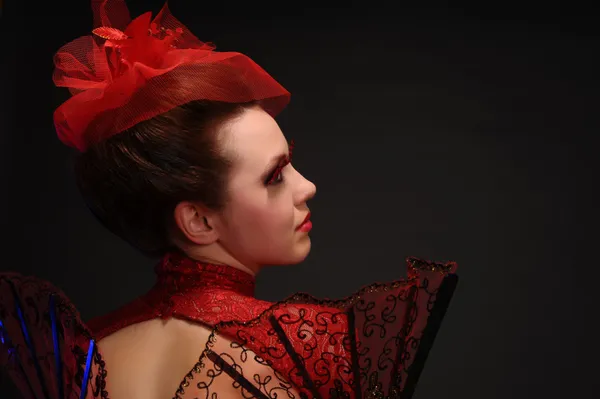 弗拉门戈舞者的女人吉普赛红玫瑰西班牙扇 — 图库照片