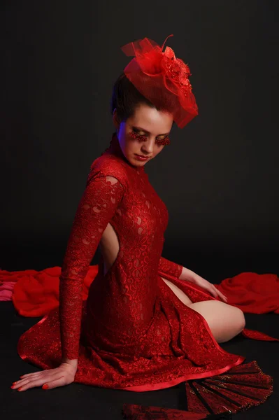 Flamenco tancerz kobieta Gypsy czerwony róża hiszpański fan — Zdjęcie stockowe