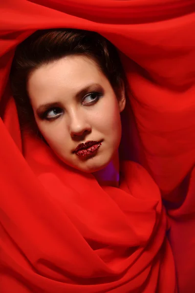 Dame in het rood gezicht portret — Stockfoto