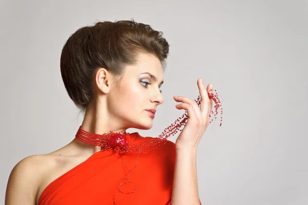 Elegant kvinna i rött — Stockfoto