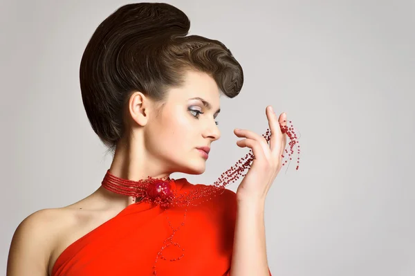 Elegant kvinna i rött — Stockfoto