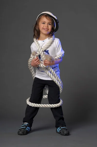 ロープで若い水夫 — ストック写真