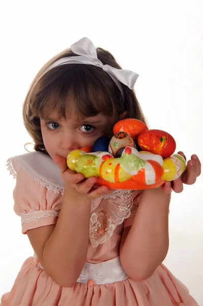 A menina com ovos de Páscoa — Fotografia de Stock