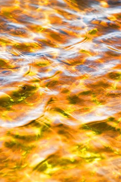 Reflektioner om vattnet — Stockfoto