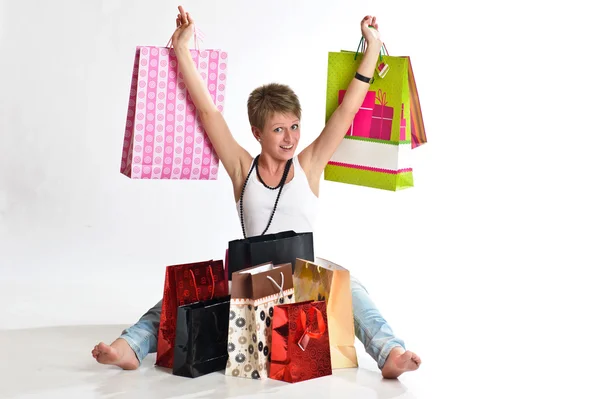 Ung kvinna efter shopping — Stockfoto