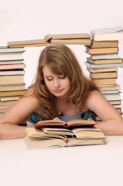 Mladá dívka s knihami — Stock fotografie