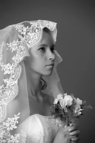 A noiva com um buquê — Fotografia de Stock