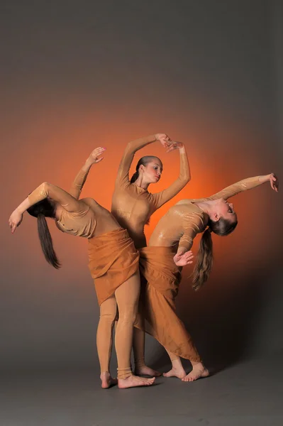 Tres bailarines —  Fotos de Stock