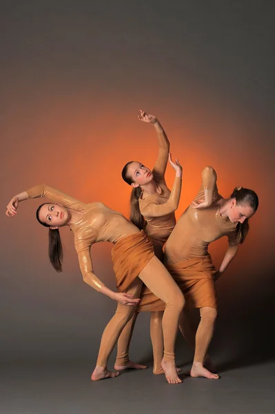 Tre dansare — Stockfoto