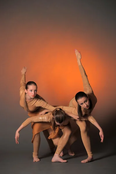 Три танцора — стоковое фото