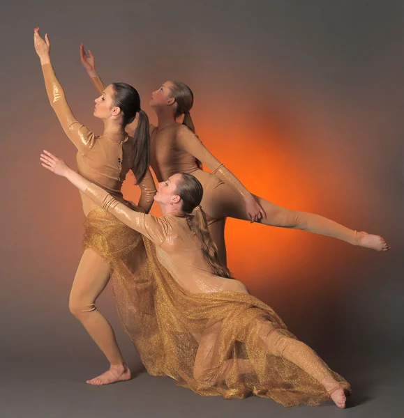 Tre dansare — Stockfoto