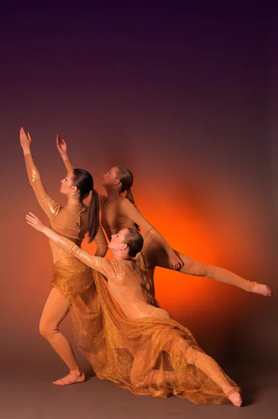 Три танцора — стоковое фото