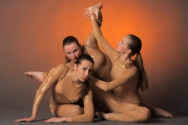 Три танцюристів — стокове фото