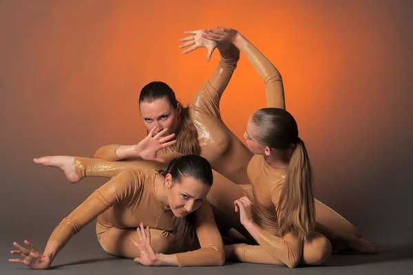 Trzech tancerzy — Zdjęcie stockowe