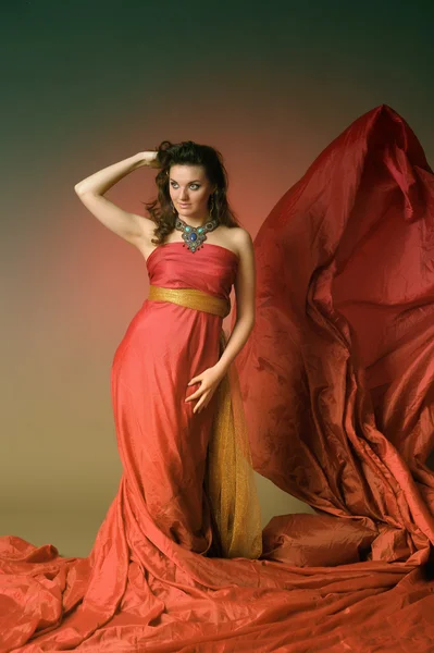 Piros repülő ruha nő — Stock Fotó
