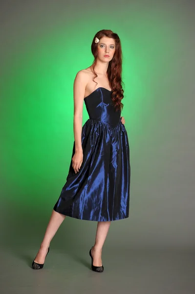 Lány kék ruhában — Stock Fotó