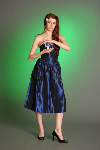 Дівчина в блакитній сукні — стокове фото